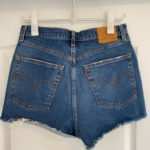 Levi’s Ribcage Shorts - Dark Wash - Picture 2 of 2